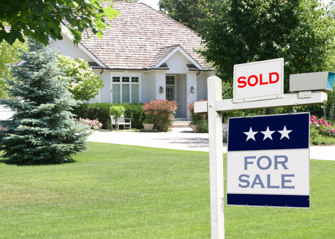 Are there any common pitfalls or mistakes to avoid when attempting to sell a house quickly in Los Angeles?